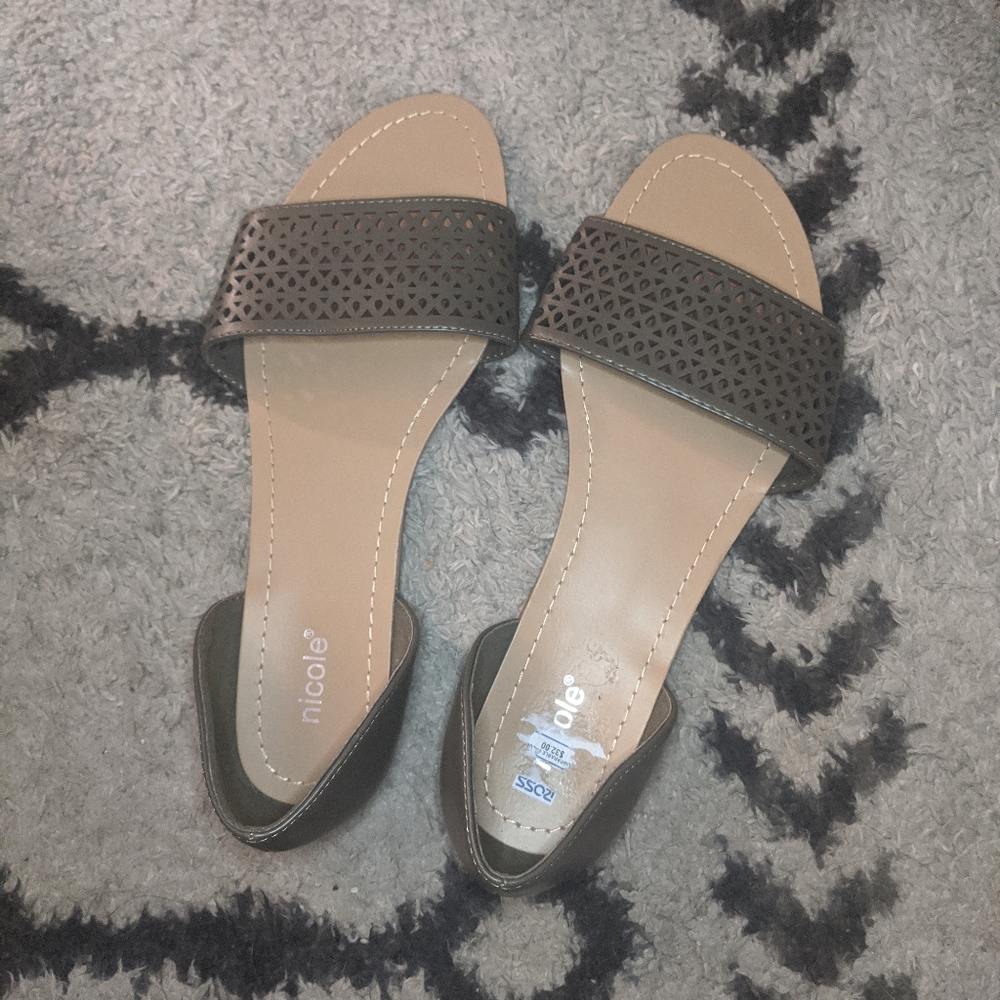 Nicole Sz. 10W Olive Green Leather Sandal